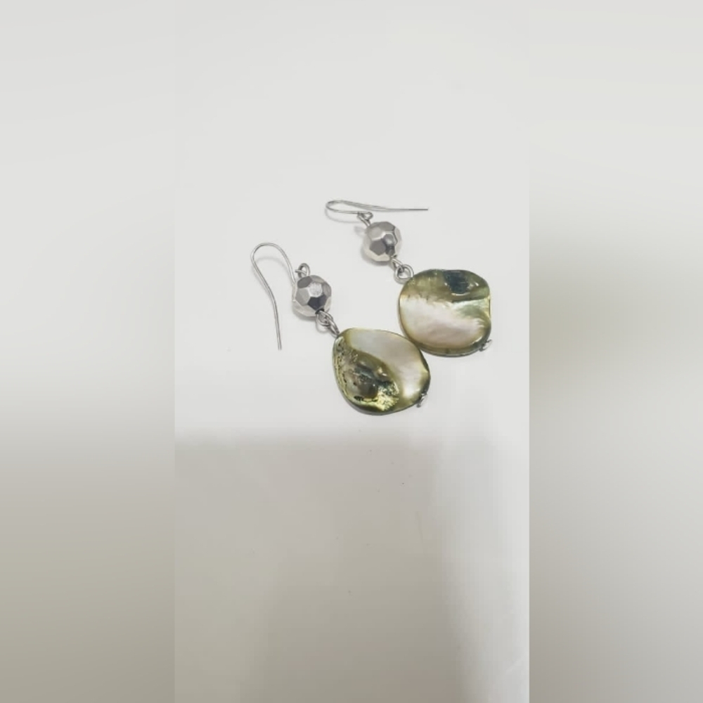 Dangle Green Color Earrings With Shell Pearls. 🌴
